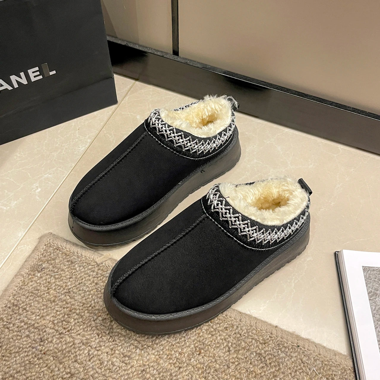 Cozy Plush Chelsea Boots™