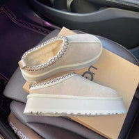Cozy Plush Chelsea Boots™