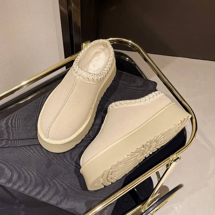 Cozy Plush Chelsea Boots™